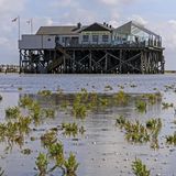 Pfahlbau während der Flut