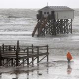 Pfahlbau während eines Sturmtiefs