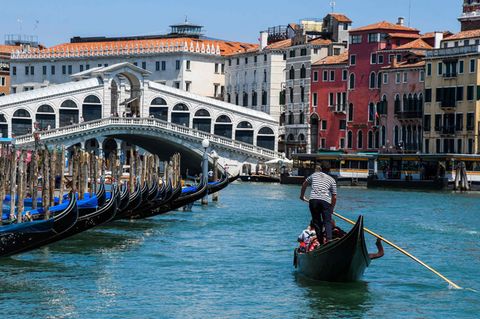 Eine Gondel in Venedig