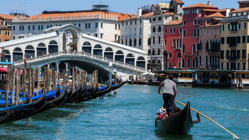 Eine Gondel in Venedig