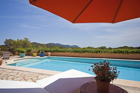 Mallorca: Blick auf einen Swimmingpool