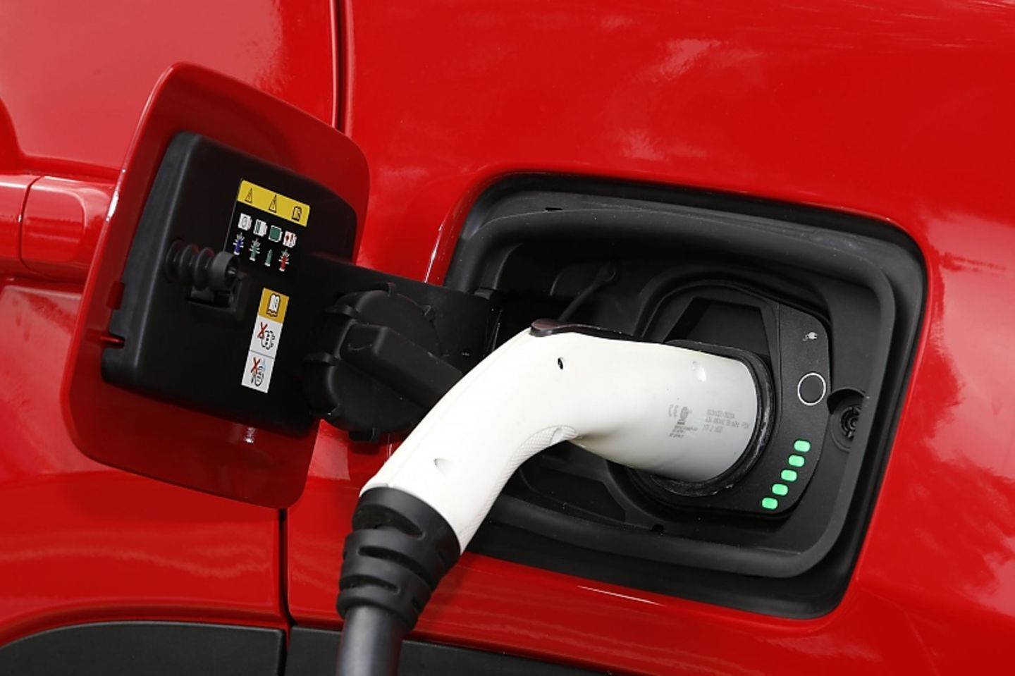 An eine 7,4 kW-Ladesäule sind die Batterien innerhalb von rund 100 Minuten gefüllt
