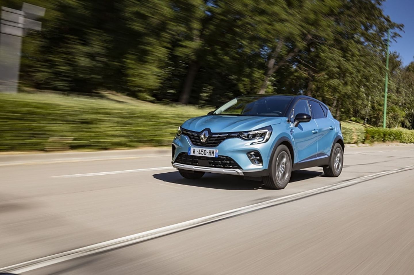 Der Renault Captur E-Tech Plug in Hybrid ist recht straff gefedert