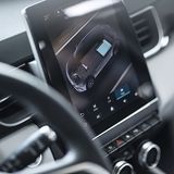 Auf dem 9,3 Zoll Display werden die meisten Informationen angezeigt