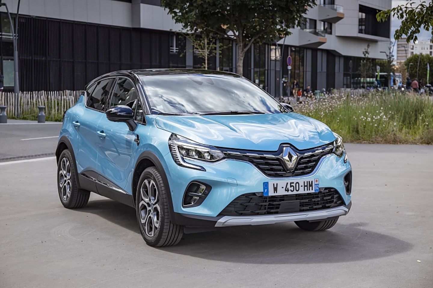 Der Captur E-Tech Plug in Hybrid kostet 32.752,94