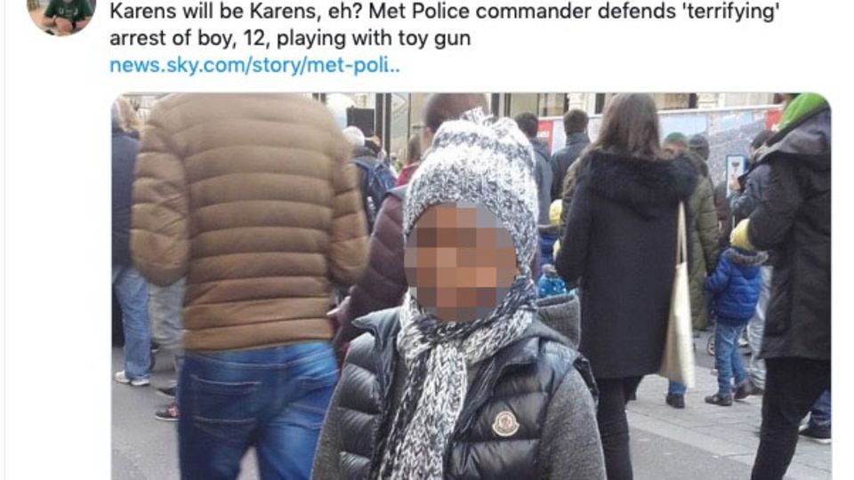 London: Razzia bei Zwölfjährigem wegen Spielzeuggewehrs: Mutter unterstellt Rassismus – Polizei widerspricht London: Razzia bei Zwölfjährigem wegen Spielzeuggewehrs: Mutter unterstellt Rassismus – Polizei widerspricht