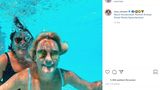 Vera Int-Veen ist mit ihrer Frau tauchen