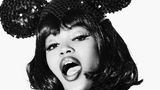 Naomi Campbell mit pailettenbesetzten Minnie-Maus-Ohren