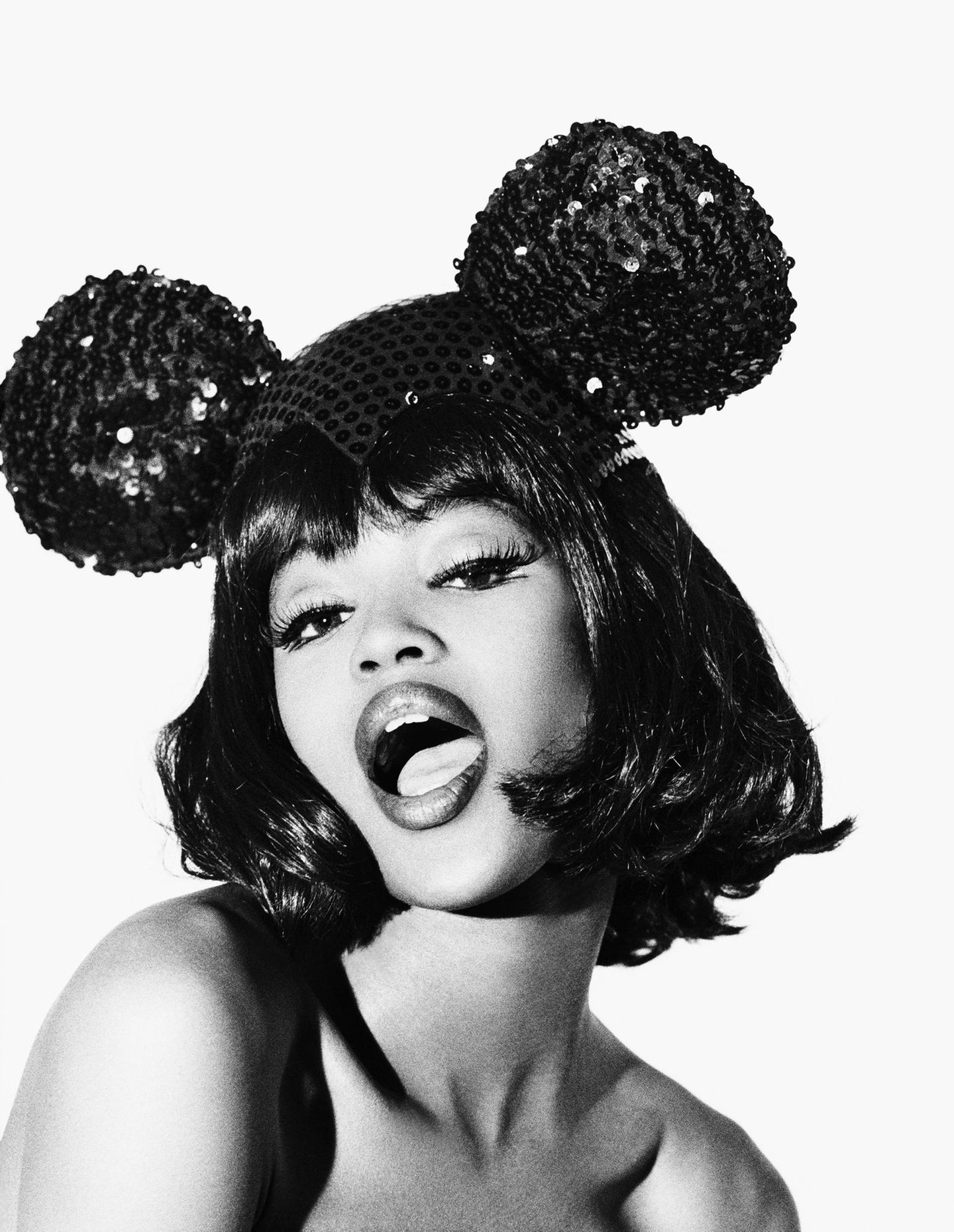 Naomi Campbell mit pailettenbesetzten Minnie-Maus-Ohren