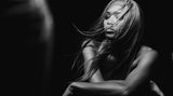 Naomi Campbell mit blondiertem, glatten Haar