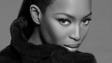 Porträt von Naomi Campbell mit elegantem Pferdeschwanz