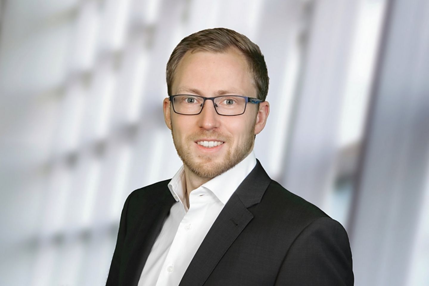 Der Geschäftsführer der Vereinigung Deutscher Autohöfe e.V. (VEDA) Alexander Quabach schlägt Alarm
