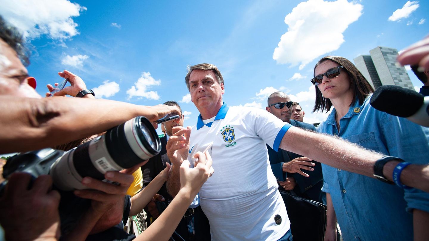 Bolsonaro in der Reporter-Menge