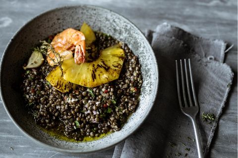 Linsen mit karamellisierter Ananas und Garnele