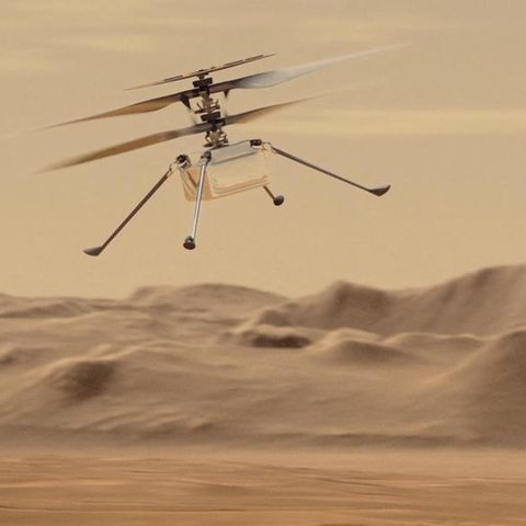 Der Mars Helicopter Ingenuity über der Oberfläche des Mars