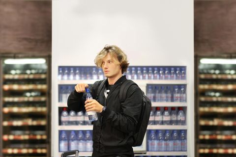 Wasserkauf im Supermarkt
