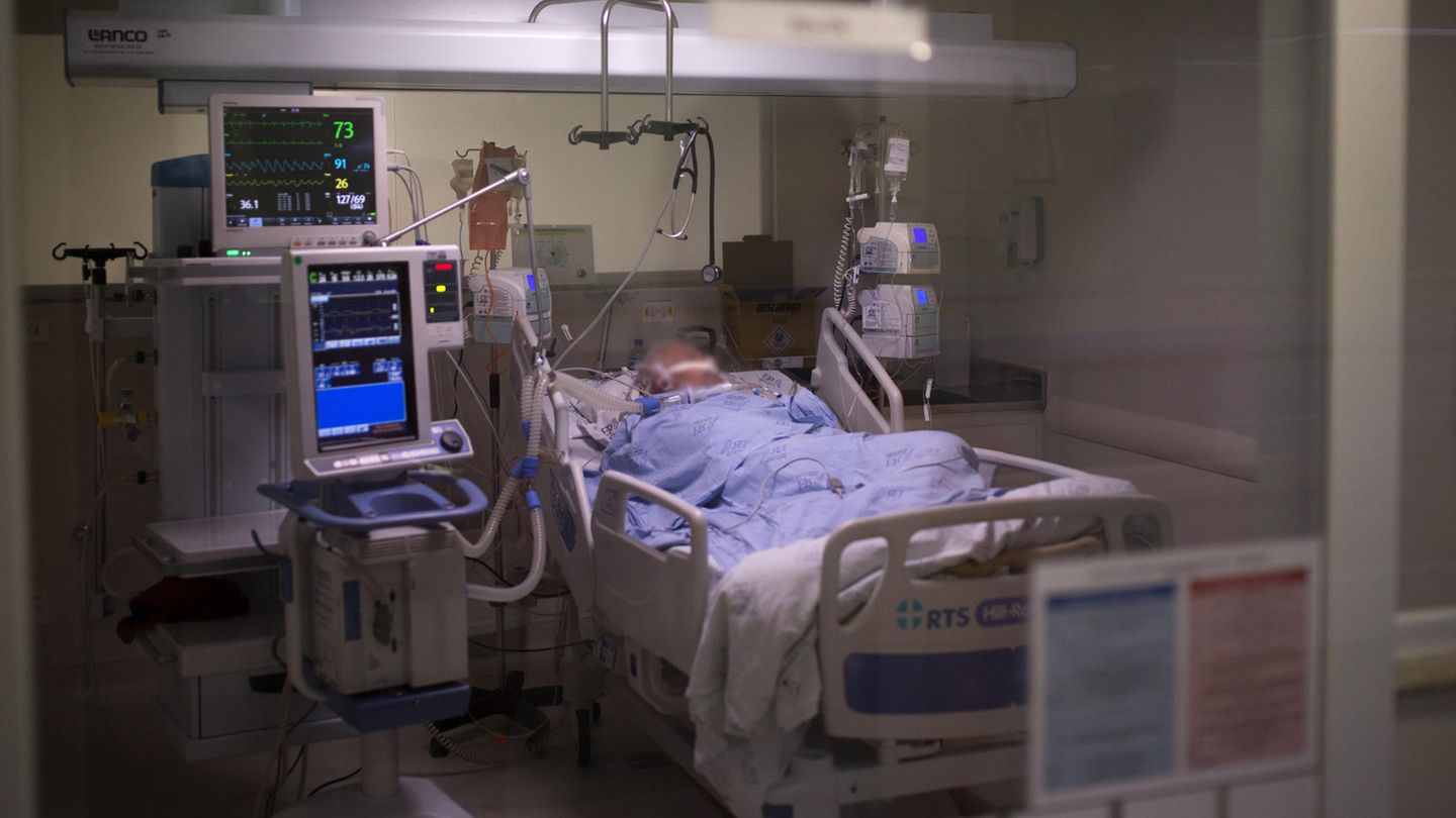 Ein Corona-Patient auf einer Intensivstation