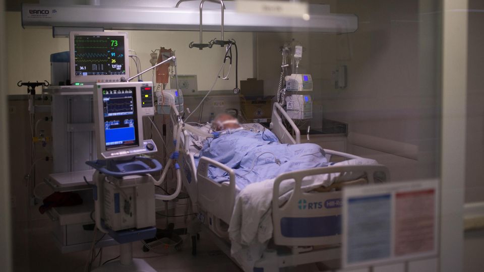 Ein Corona-Patient auf einer Intensivstation