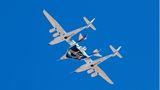 Das Tandem aus Trägerflugzeug mit dem Raumgleiter in der Mitte. Nach dem Steigflug auf 15 Kilometer Höhe soll sich der Raumgleiter vom Trägerflugzeug trennen, seine Raketen zünden und auf eine Gipfelhöhe von mehr als 100 Kilometer aufsteigen.