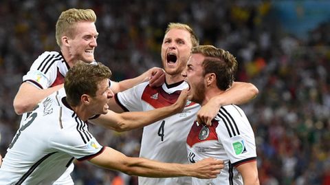 Benedikt Höwedes, Mario Götze und André Schürrle jubeln im WM-Finale