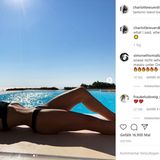 Charlotte Würdig brutzelt in der Sonne Griechenlands