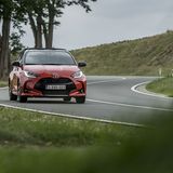 Das Fahrverhalten des Toyota Yaris Hybrid ist deutlich besser