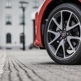 Die 17 Zoll Felgen füllen die Radhäuser gut aus