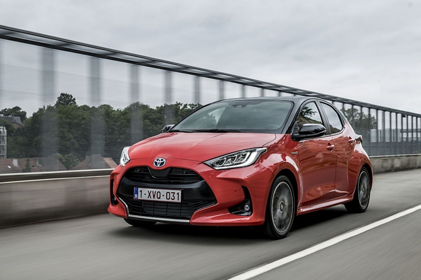 Der Toyota Yaris Hybrid kostet mit der umfangreich ausgestatteten "Premier Edition" 25.140 Euro