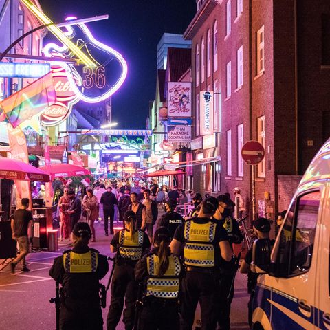 Nachrichten aus Deutschland – Hamburger Polizei löst Sex-Partys auf