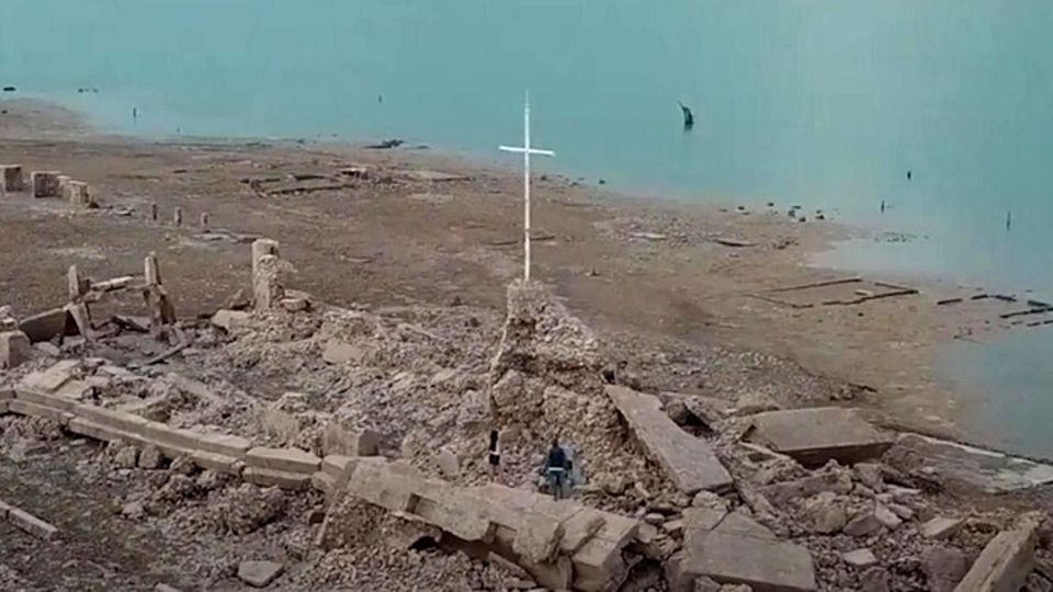 Drohnenvideo: Stausee gibt 300 Jahre alte Stadt frei Drohnenvideo: Stausee gibt 300 Jahre alte Stadt frei