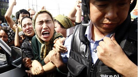 Uigurische Frauen bei der Demonstration im vergangenen Jahr in Chinas Provinz Xinjiang