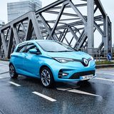 Der Renault Zoe ist ein Kleinwagen mit erstaunlicher Reichweite und schon in der zweiten Generation auf dem Markt.