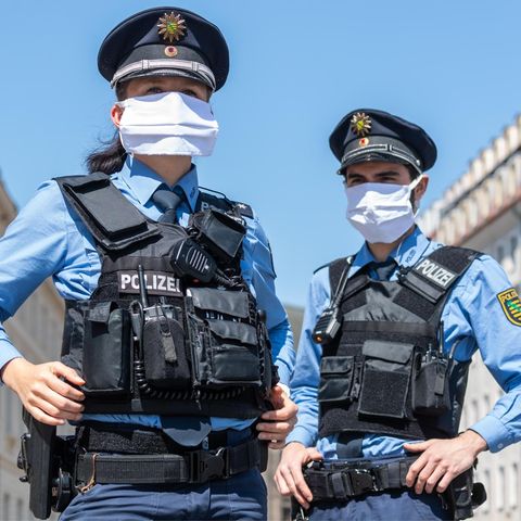 Zwei Polizisten