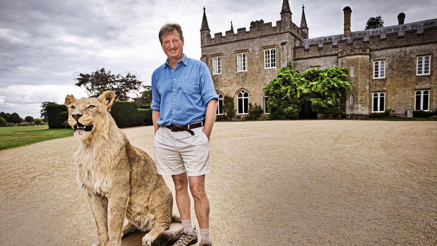 GREAT BRITAIN / England /Oxfordshire /Cotswold Wildlife Park / Reggie Heyworh/ In 1804 the estate's owner William Hervey had the current manor house called Bradwell Grove Manor House designed by William Atkinson and built by Richard Pace of Lechlade, in... Reggie Heyworth