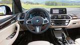 BMW Cockpit mit sichelförmigen Instrumenten