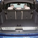 Die Batterie und der E-Antrieb fressen 100 Liter