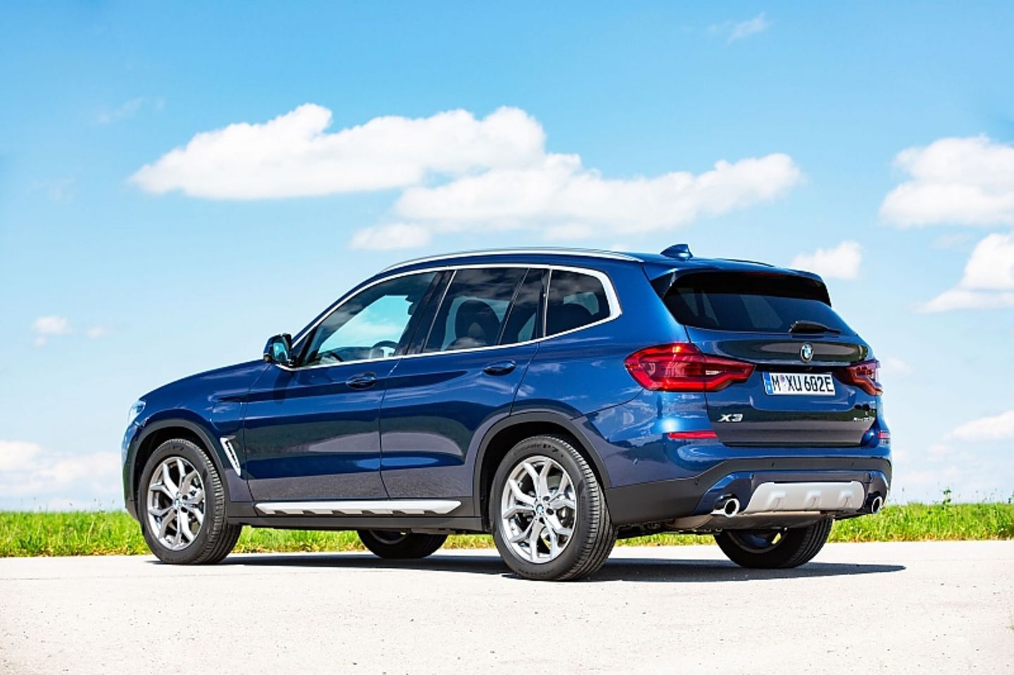 Das Fahrwerk des BMW X3 xDrive30e ist etwas straffer abgestimmt