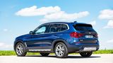 Das Fahrwerk des BMW X3 xDrive30e ist etwas straffer abgestimmt