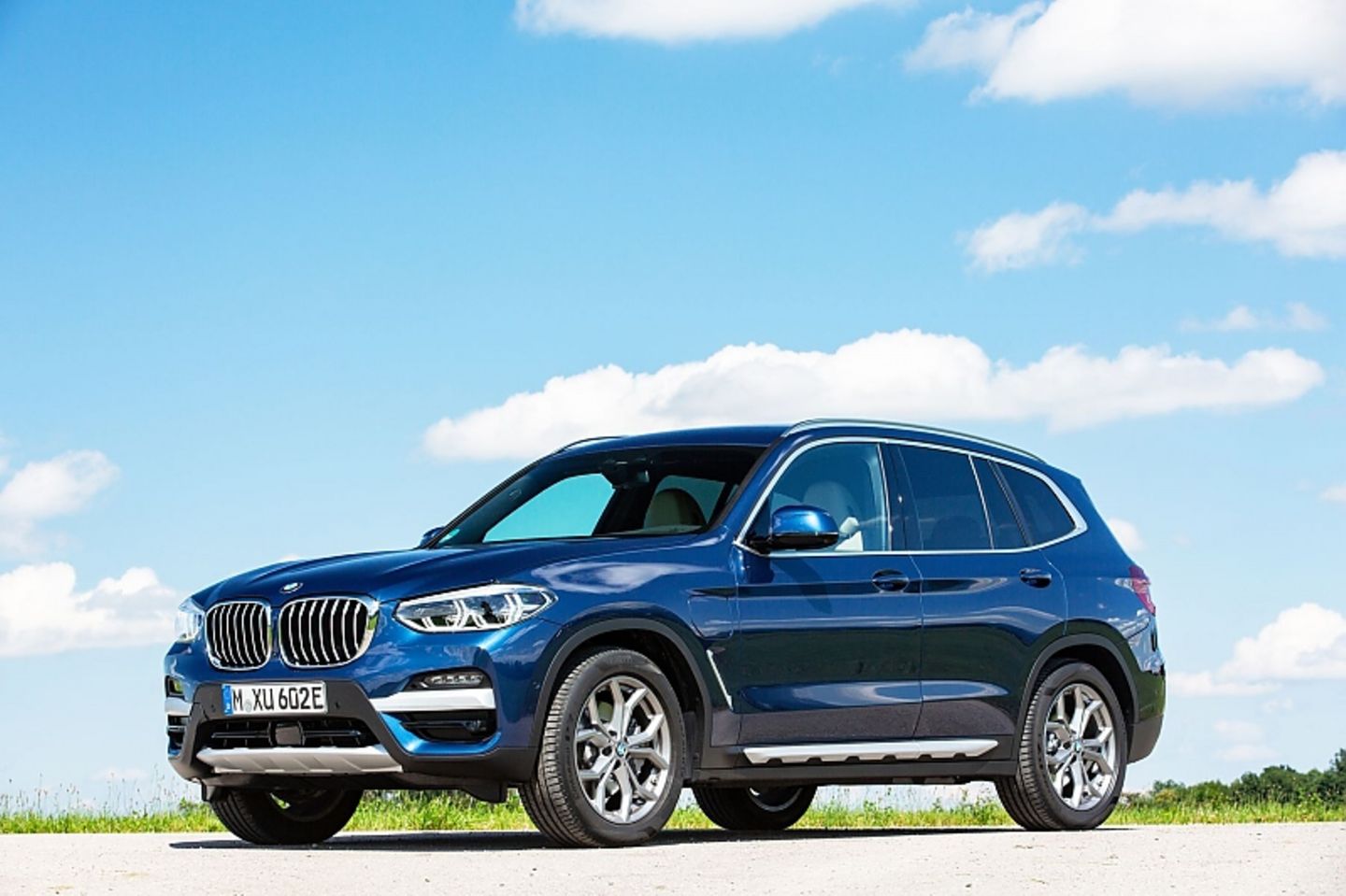 Der BMW X3 xDrive30e wiegt 1.990 Kilogramm