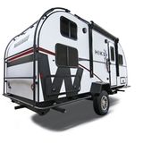 Der Wohnwagen wird von einem  Stahlrahmen umhüllt.