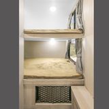 Die kürzeren Modelle haben Etagenbetten für das zweite Paar.