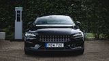 Beim Laden gibt der Polestar 1 eine gute Figur ab