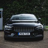 Beim Laden gibt der Polestar 1 eine gute Figur ab