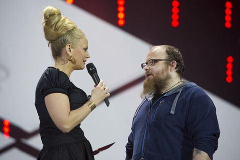 Barbara Schöneberger und Andreas Kümmert stehen beim ESC-Vorentscheid 2015 auf der Bühne.