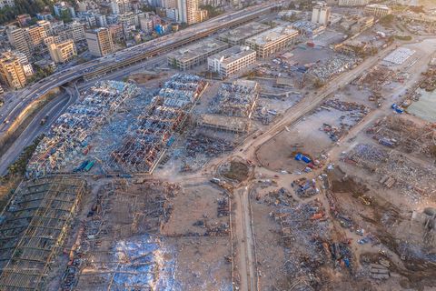 Der zerstörte Hafen von Beirut nach der Explosion 