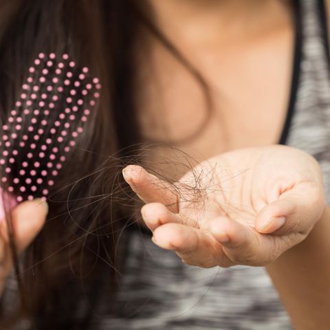 Die Diagnose: Sie hat schmerzhaften Haarausfall. Eine Spezialistin kennt die Ursache, die viele Frauen quält
