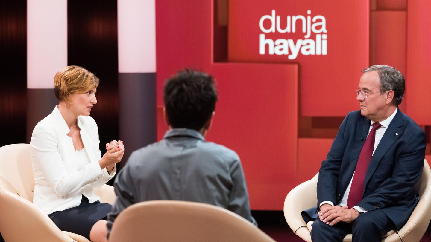 Bei Dunja Hayali ging es am Donnerstagabend auch darum, wie man mit dem Protest gegen Corona-Maßnahmen umgehen soll. Armin Laschet und Katja Kipping (l.) hatten auf die Frage nicht wirklich eine Antwort.