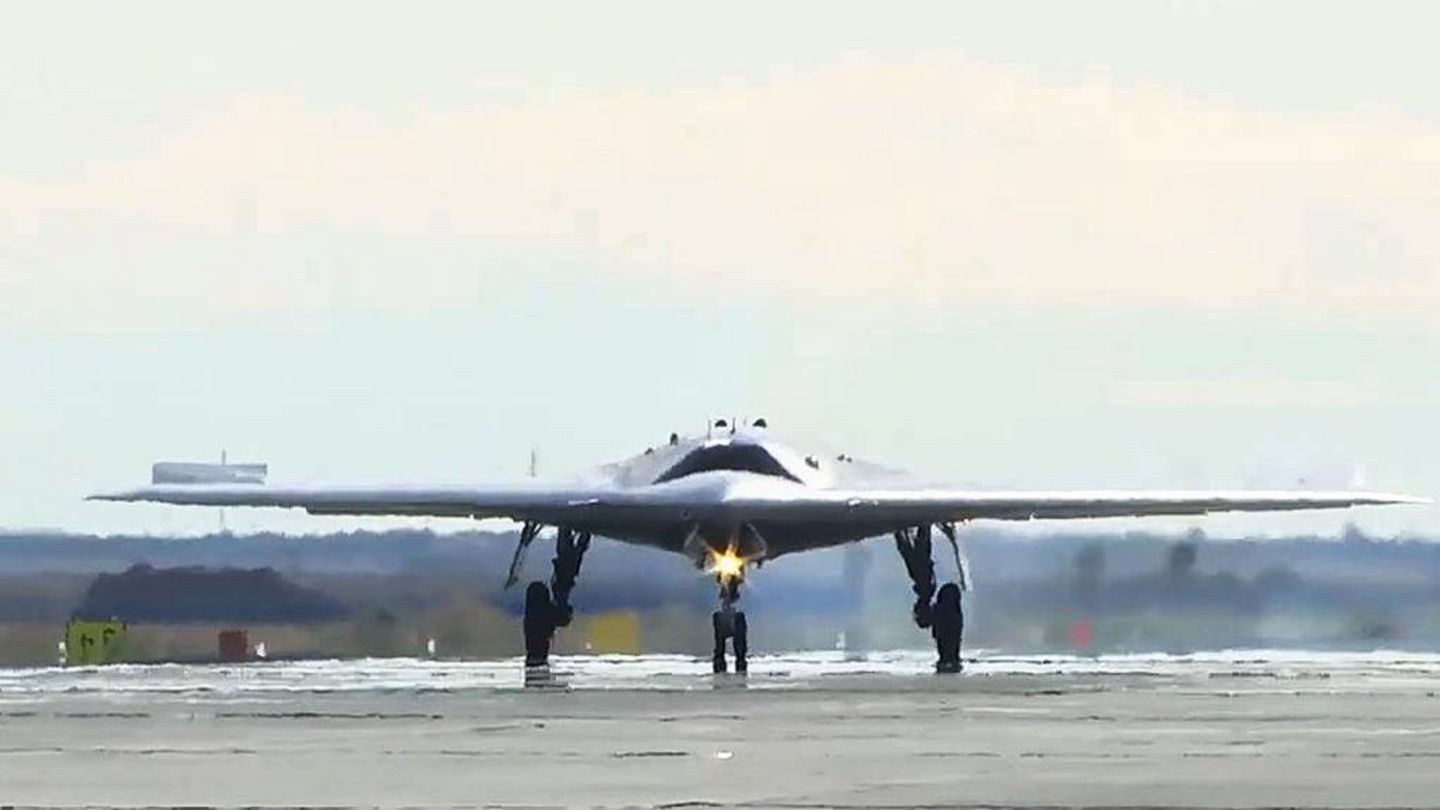 Die S-70 wird die Fähigkeiten von Russlands erstem Stealth Jet massiv erweitern.