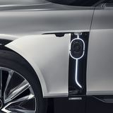 Der Cadillac Lyriq kann an einer Gleichstromstation mit 150 kW betankt werden