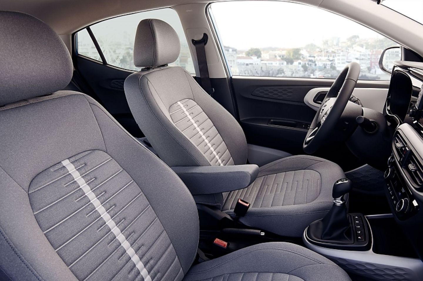 Das Gestühl im Hyundai i10 1.2 lässt es an Seitenhalt vermissen